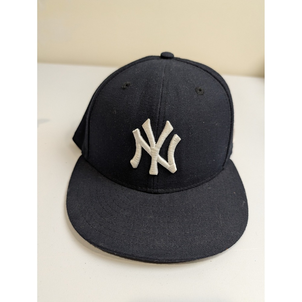 New Era 59FIFTY New York Yankees Hat Mens 7 1/8 Navy Blue Polyester Fitted Cap